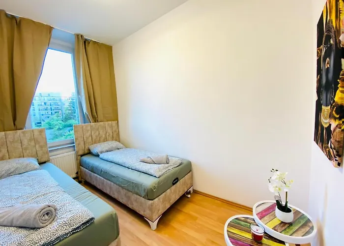 דירה Private In Spacious 5-bedroom Near Train Station *