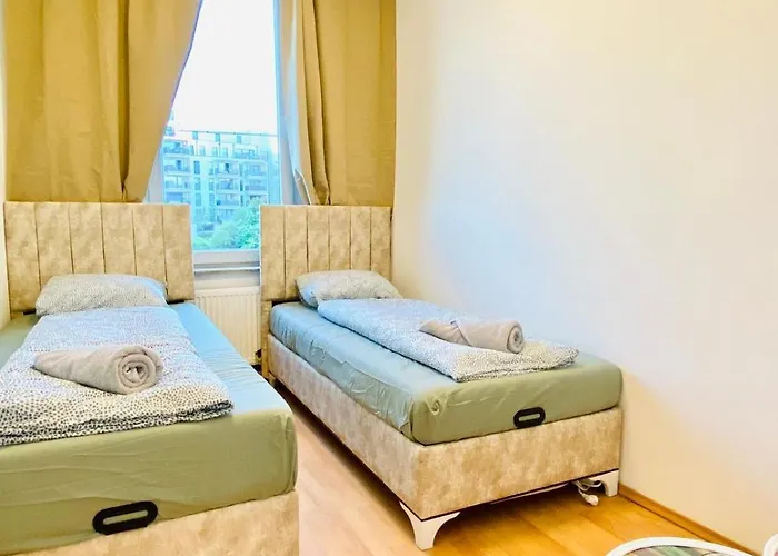 Private In Spacious 5-bedroom Near Train Station * וינה