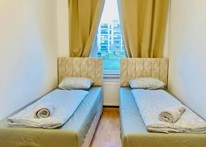 דירה Private In Spacious 5-bedroom Near Train Station *
