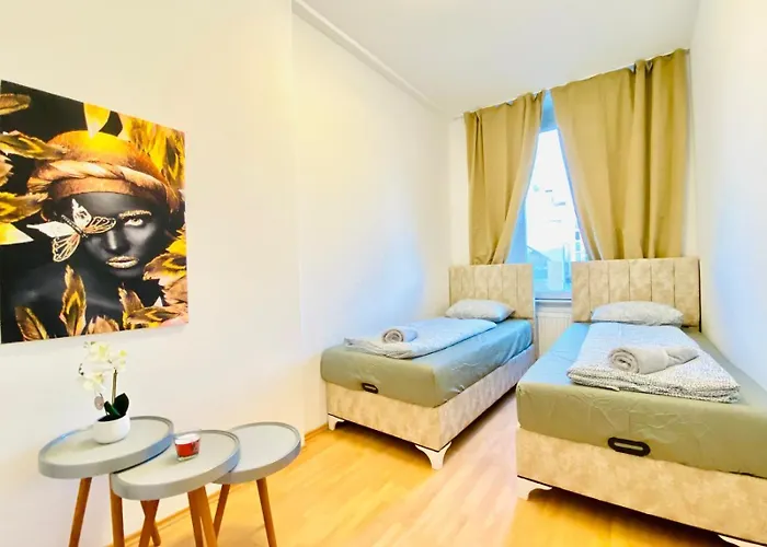 Private In Spacious 5-bedroom Near Train Station וינה