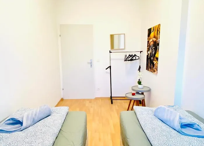 דירה Private In Spacious 5-bedroom Near Train Station