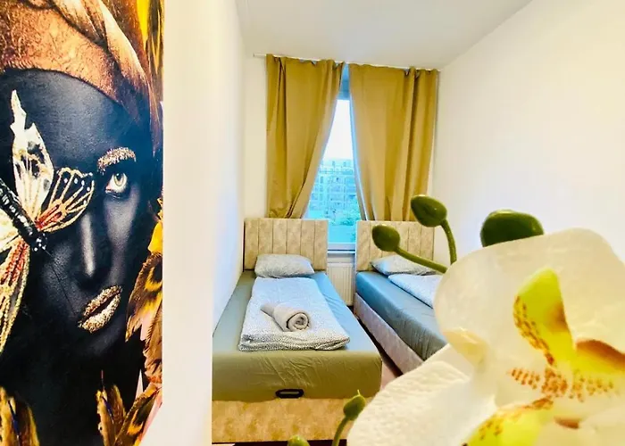 דירה Private In Spacious 5-bedroom Near Train Station