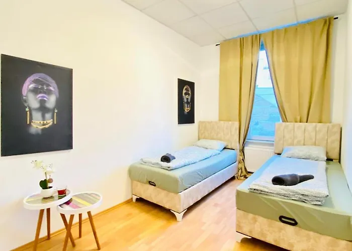 דירה Private In Spacious 5-bedroom Near Train Station *