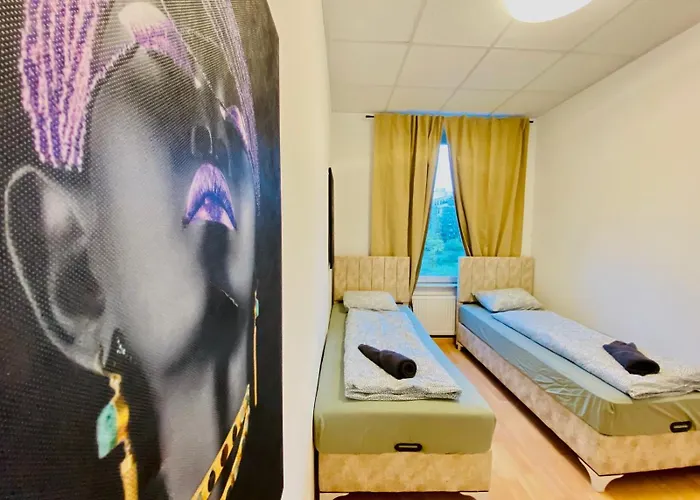 Private In Spacious 5-bedroom Near Train Station * וינה