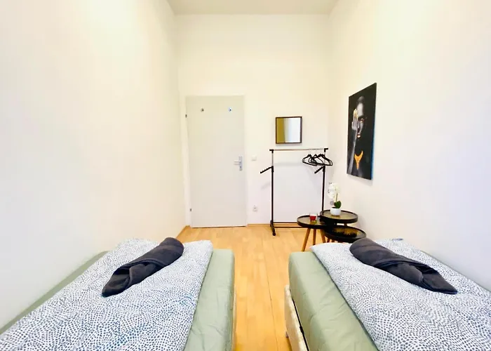דירה Private In Spacious 5-bedroom Near Train Station *