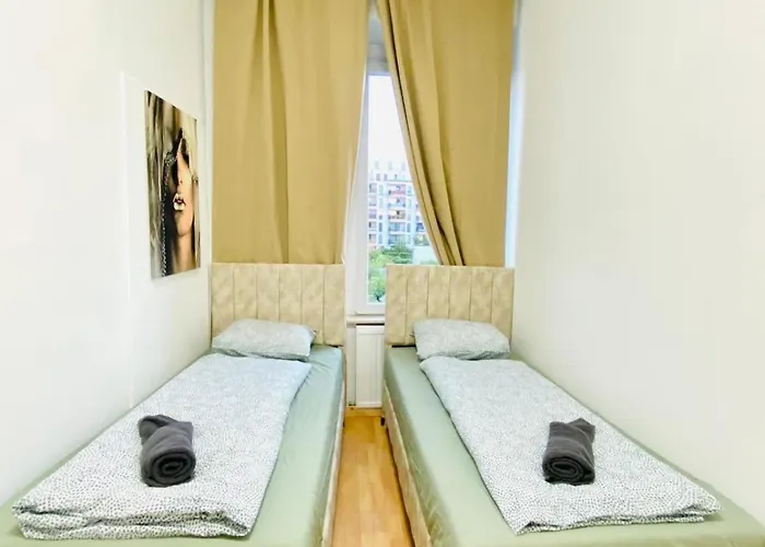 דירה Private In Spacious 5-bedroom Near Train Station