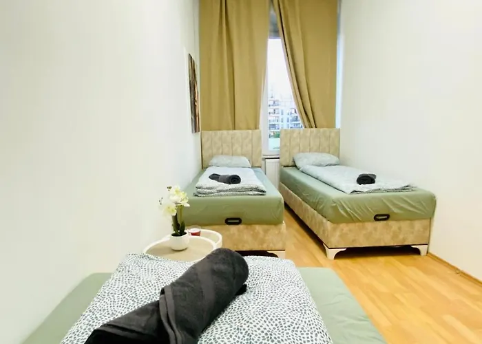 דירה Private In Spacious 5-bedroom Near Train Station וינה