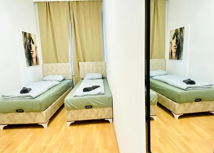 Private In Spacious 5-bedroom Near Train Station