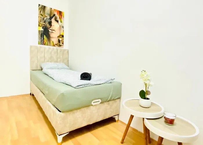 דירה Private In Spacious 5-bedroom Near Train Station