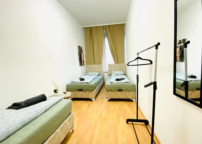 Private In Spacious 5-bedroom Near Train Station וינה