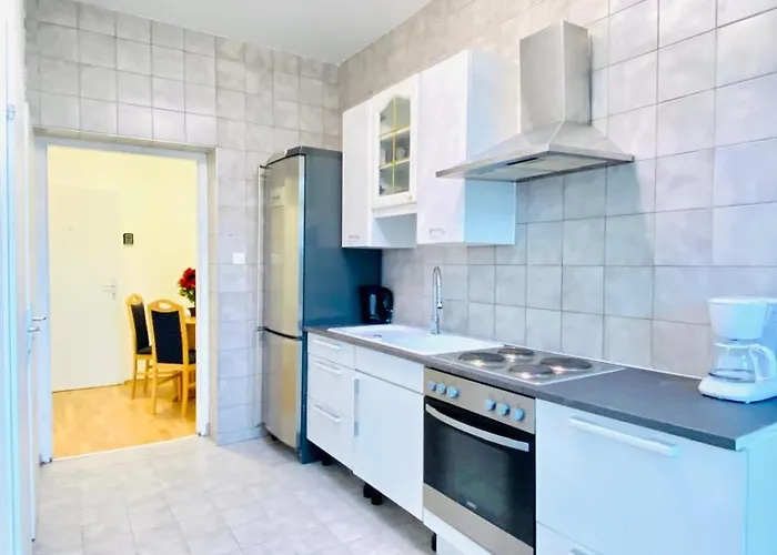 Private In Spacious 5-bedroom Near Train Station * וינה
